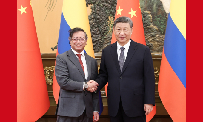 习近平会见哥伦比亚总统佩特罗